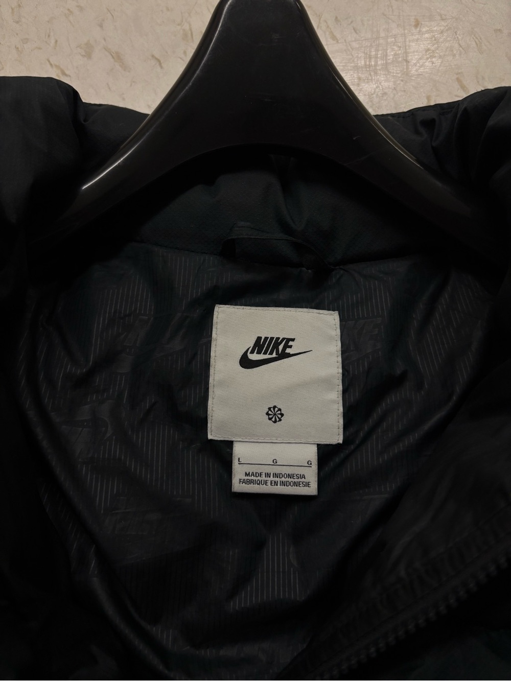 Nike Black Quilted Puffer Jacket with Logo - Picture 3 of 4